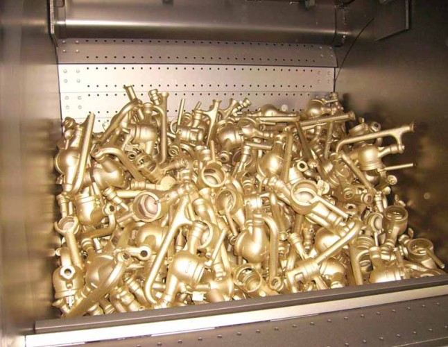 granigliatrice-shot-blasting-machine-tappeto-rampante-acciao-omsg-pezzi