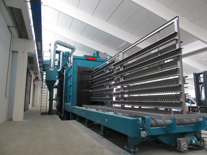 shot-blast-machine-with-roller-conveyor-granigliatrici-a-rulliera-lauco-1525-italsab-omsg