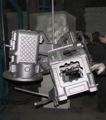 granigliatrice-shot-blasting-machine-omsg-sandermatic-caricamento-pezzi-puliti