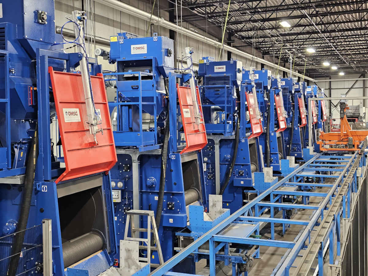 Blasting treatment of screws and bolts