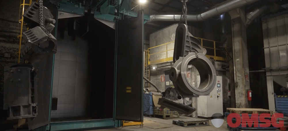 Spinner hanger shotblast for gray and ductile iron castings