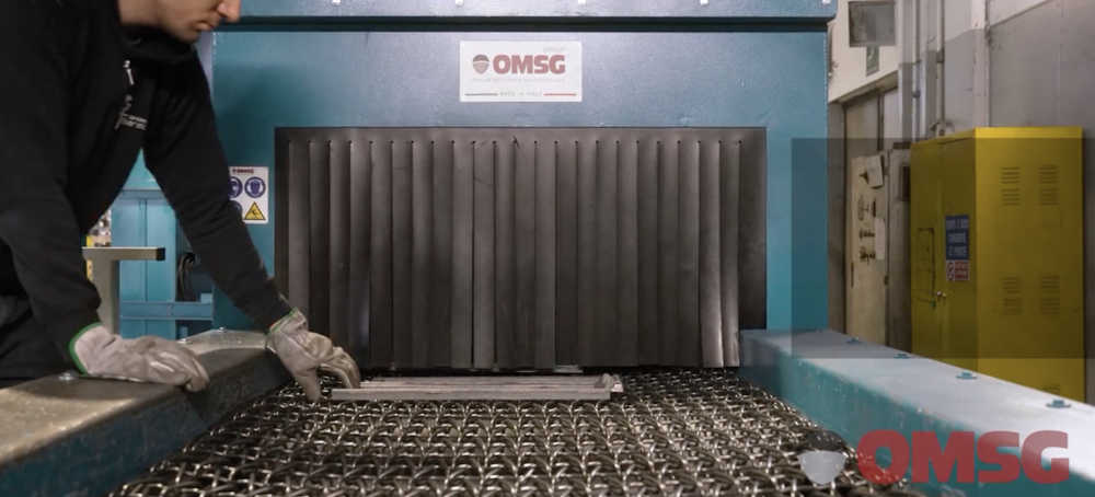 Wire mesh belt shot blasting machine type CWB 1000 8T-15 for cast-iron foundry field